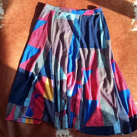 Colorful Geometric Patterned Skirt - Picture 2 of 11